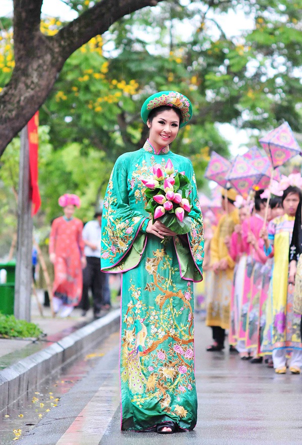 Ngọc Hân hóa thân thành Nam Phương hoàng hậu đẹp kiêu sa 1