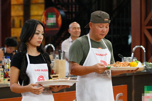 Thí sinh "MasterChef Vietnam" gặp khó khăn với “bí mật” tôm hùm 15