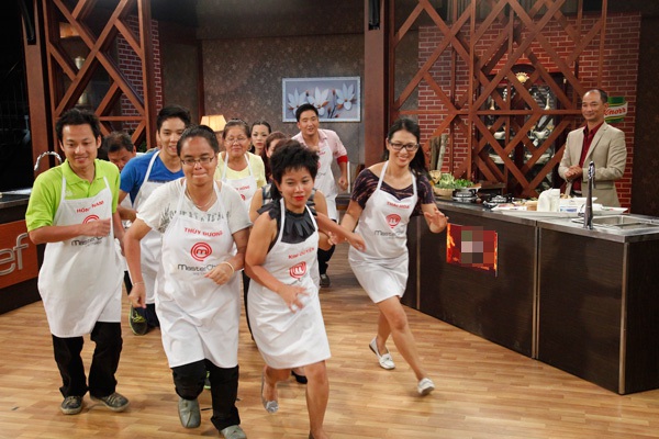 Thí sinh "MasterChef Vietnam" gặp khó khăn với “bí mật” tôm hùm 21