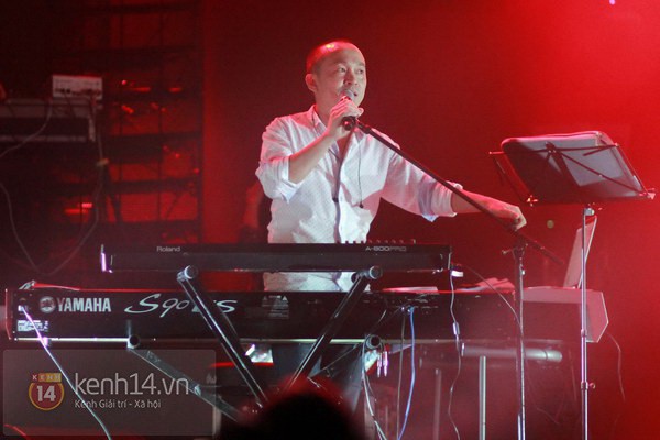 Trần Thu H&agrave; diễn cực sung bằng ch&acirc;n trần 9