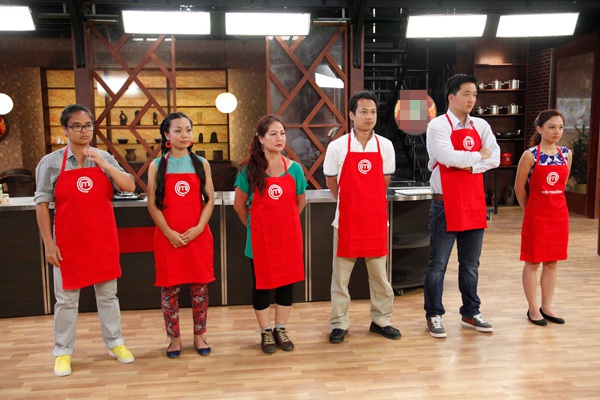 Giám khảo MasterChef đổ bánh xèo của Anh Thư vào sọt rác 2