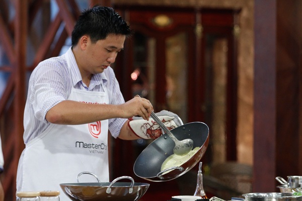 Giám khảo MasterChef đổ bánh xèo của Anh Thư vào sọt rác 19