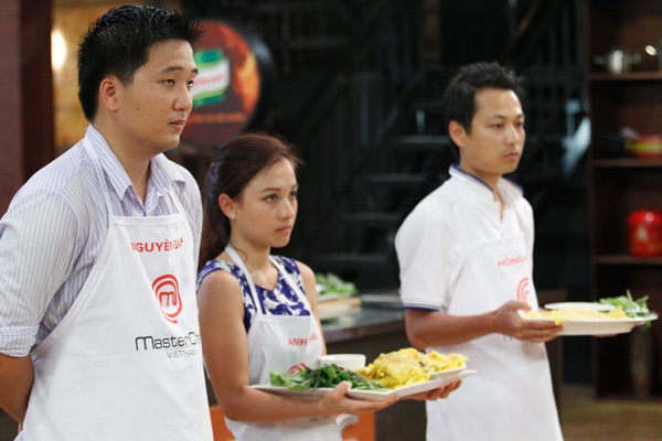 Giám khảo MasterChef đổ bánh xèo của Anh Thư vào sọt rác 23