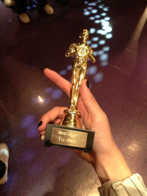 &Aacute; hậu T&uacute; Anh si&ecirc;u nhắng nh&iacute;t b&ecirc;n bản sao của d&agrave;n sao Hollywood 12