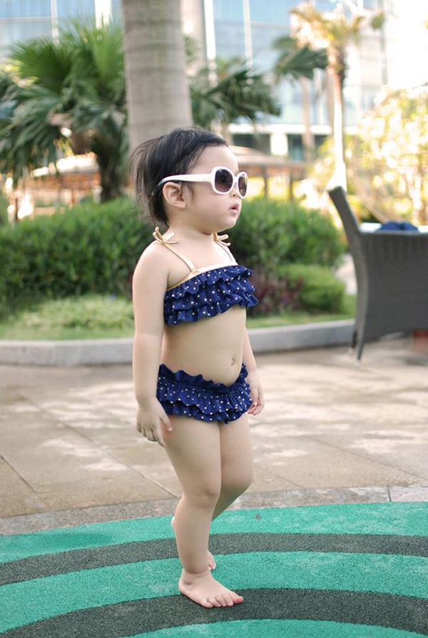 Con gái MC Diệp Chi siêu dễ thương với bikini 3