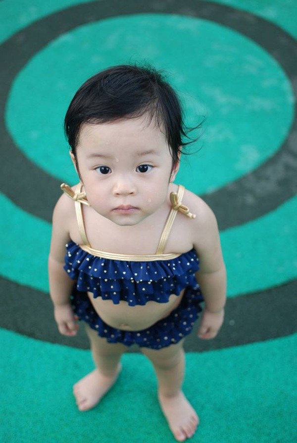 Con gái MC Diệp Chi siêu dễ thương với bikini 6