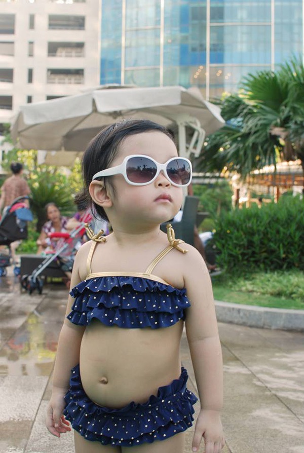Con gái MC Diệp Chi siêu dễ thương với bikini 4