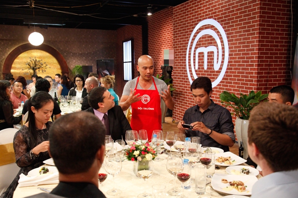 Dàn sao Việt bất ngờ trước tài năng các thí sinh "MasterChef" 12