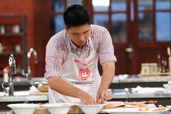 MasterChef tập 18: Nguy&ecirc;n Gi&aacute;p thất bại với m&oacute;n phở c&aacute; hồi 16