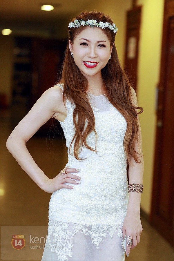 Hồng Quế khoe eo thon duy&ecirc;n d&aacute;ng b&ecirc;n mẹ 5
