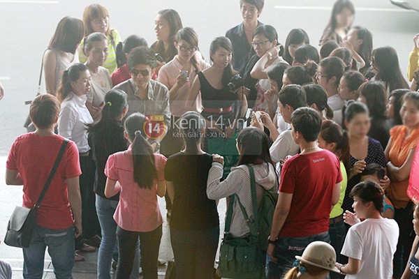 Sau sóng gió scandal, Đan Trường bịn rịn chia tay fan đi Mỹ 3