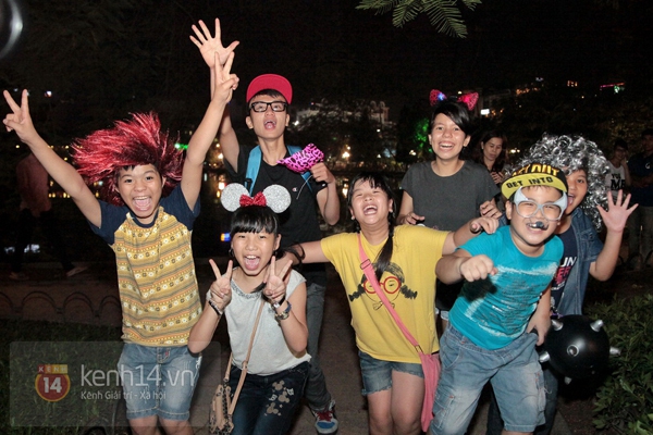 Vợ chồng Lưu Hương Giang dẫn team The Voice Kids dạo phố đ&ecirc;m H&agrave; Nội 4