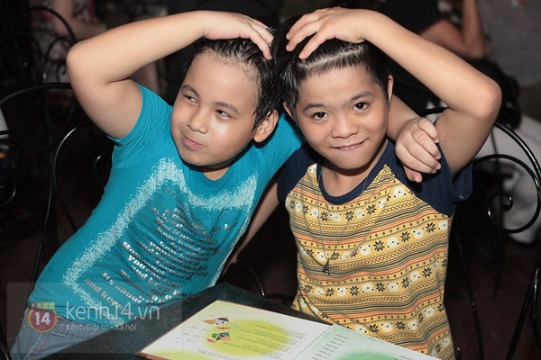 Vợ chồng Lưu Hương Giang dẫn team The Voice Kids dạo phố đ&ecirc;m H&agrave; Nội 13