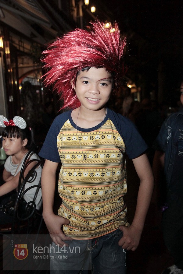 Vợ chồng Lưu Hương Giang dẫn team The Voice Kids dạo phố đ&ecirc;m H&agrave; Nội 8