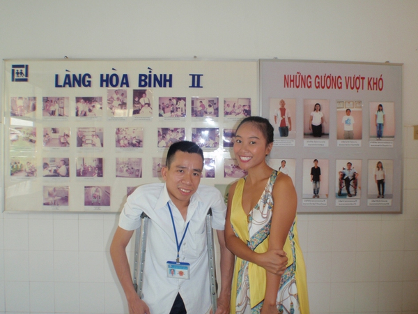 Đoan Trang vui trung thu sớm với trẻ em khuyết tật 6