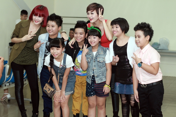 Dàn thí sinh The Voice Kids "đọ" giọng cùng sao Việt 21