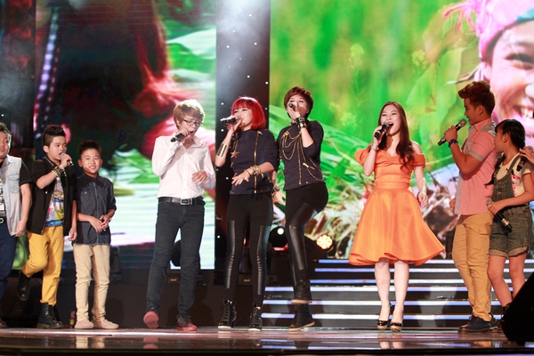 Dàn thí sinh The Voice Kids "đọ" giọng cùng sao Việt 1