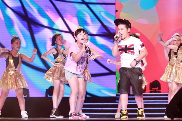 Dàn thí sinh The Voice Kids "đọ" giọng cùng sao Việt 10