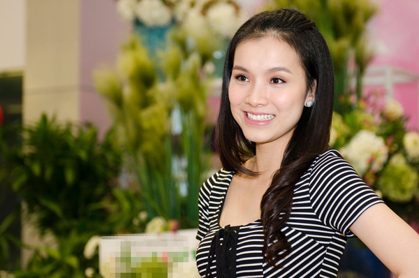 Hoa hậu Thùy Lâm tay trong tay hạnh phúc bên chồng 5