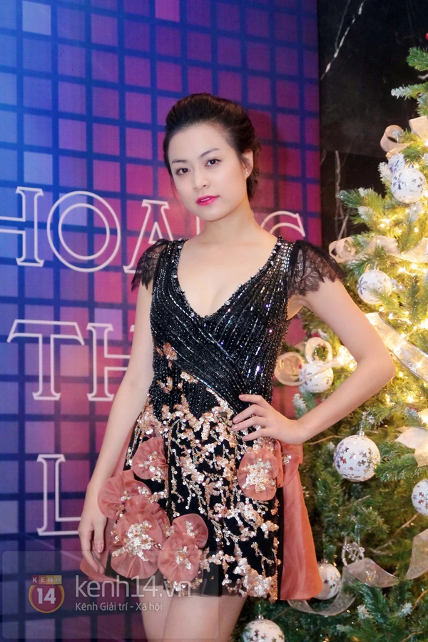 Ho&agrave;ng Th&ugrave;y Linh bất ngờ được fan tặng "sao tr&ecirc;n trời" 2