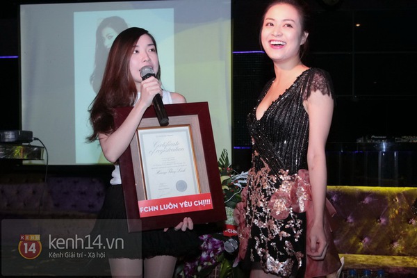 Ho&agrave;ng Th&ugrave;y Linh bất ngờ được fan tặng "sao tr&ecirc;n trời" 3