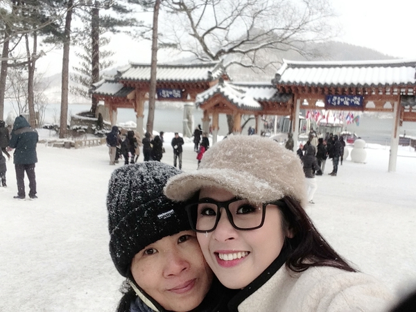 Hoa hậu Ngọc Hân đưa bố mẹ đi ngắm tuyết rơi ở Hàn Quốc 9