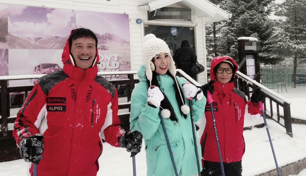 Hoa hậu Ngọc Hân đưa bố mẹ đi ngắm tuyết rơi ở Hàn Quốc 5