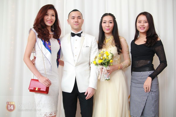 &Aacute; hậu Th&ugrave;y Trang khoe em trai &uacute;t 2 tuổi trong ng&agrave;y cưới 24