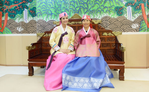 Ngọc Hân xinh tươi trong bộ trang phục truyền thống xứ Hàn 5