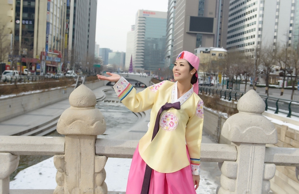 Ngọc Hân xinh tươi trong bộ trang phục truyền thống xứ Hàn 9