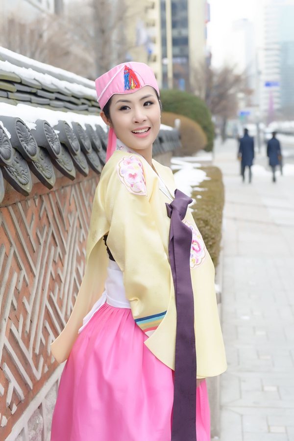 Ngọc Hân xinh tươi trong bộ trang phục truyền thống xứ Hàn 10