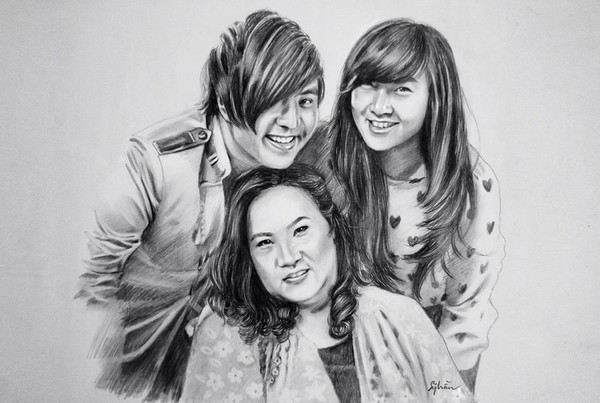 Xúc động ký họa nụ cười của Wanbi Tuấn Anh bên mẹ và em gái 4