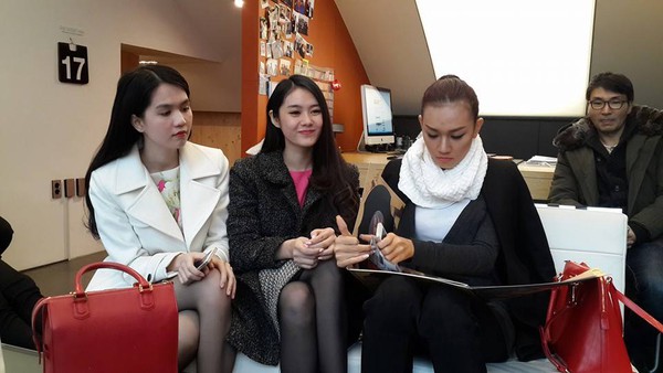 Ngọc Trinh và dàn mẫu Việt "đọ sắc" với các thành viên T-ara 8