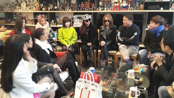 Ngọc Trinh và dàn mẫu Việt "đọ sắc" với các thành viên T-ara 7