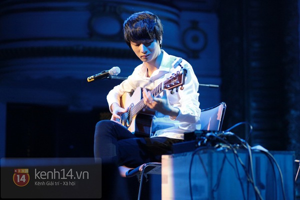 Văn Mai Hương xin được ôm "thần đồng guitar" Sungha Jung 2