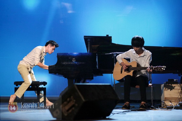 Văn Mai Hương xin được ôm "thần đồng guitar" Sungha Jung 6