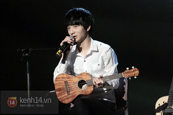 Văn Mai Hương xin được ôm "thần đồng guitar" Sungha Jung 10