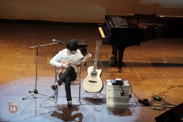 Văn Mai Hương xin được ôm "thần đồng guitar" Sungha Jung 11