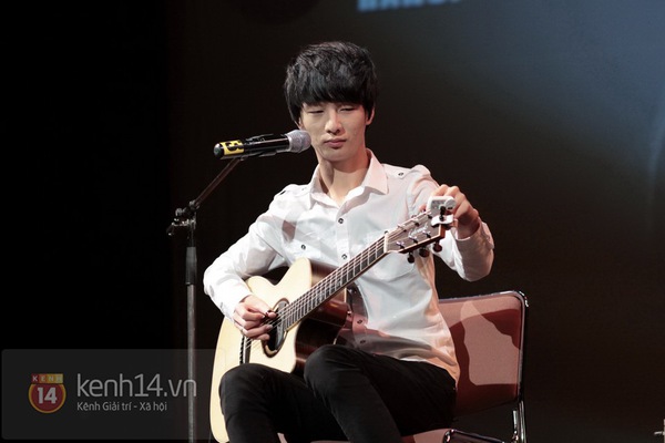 Văn Mai Hương xin được ôm "thần đồng guitar" Sungha Jung 13