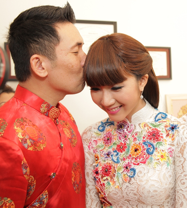 Cô dâu Ngọc Quyên mặc váy cưới "khủng" hơn 200 triệu đồng 24