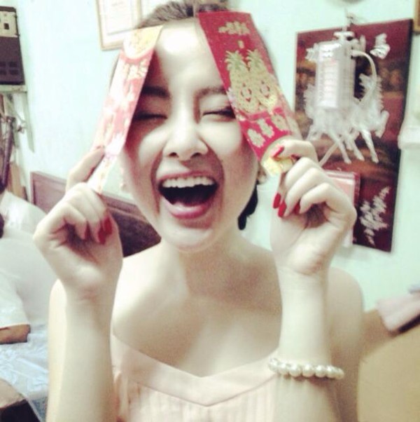 Sao Việt cùng sao Hoa ngữ sung sướng khoe phong bao lì xì 1
