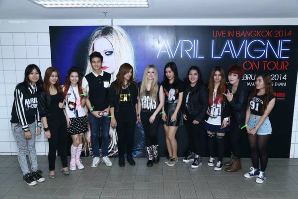 Clip độc quyền: Avril Lavigne đ&oacute;n Valentine c&ugrave;ng 12.000 kh&aacute;n giả 12