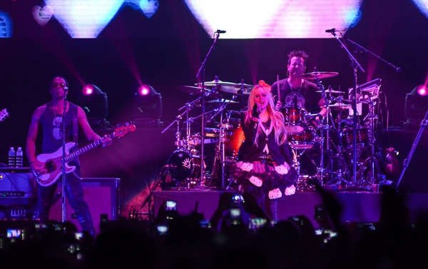 Clip độc quyền: Avril Lavigne đ&oacute;n Valentine c&ugrave;ng 12.000 kh&aacute;n giả 7
