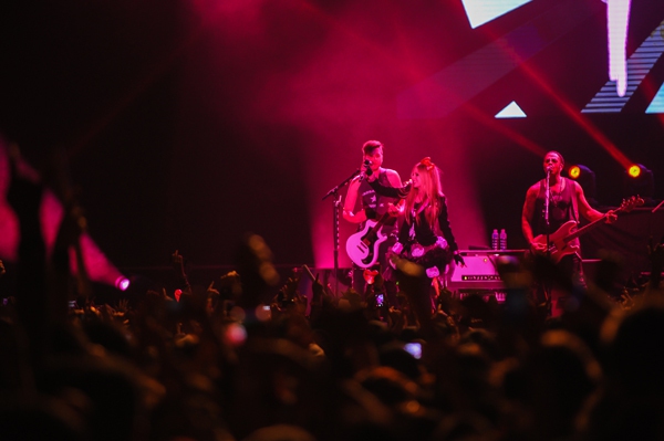 Clip độc quyền: Avril Lavigne đ&oacute;n Valentine c&ugrave;ng 12.000 kh&aacute;n giả 8
