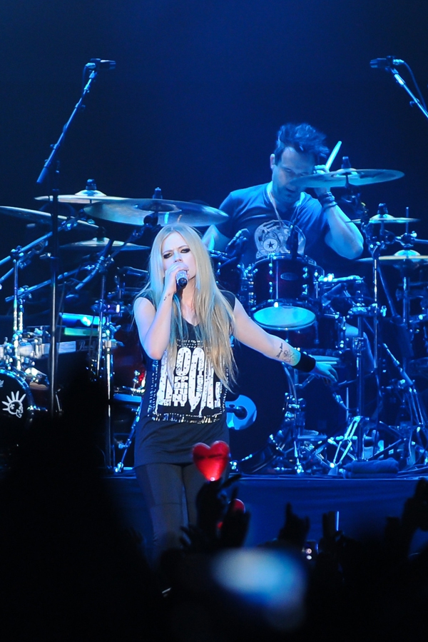 Clip độc quyền: Avril Lavigne đ&oacute;n Valentine c&ugrave;ng 12.000 kh&aacute;n giả 6