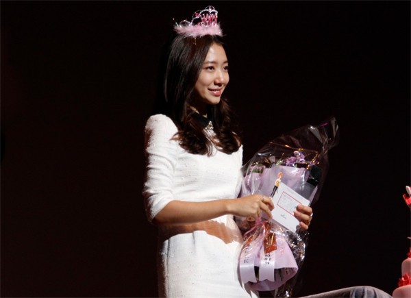 Park Shin Hye tưng bừng đón sinh nhật sớm cùng fan 4
