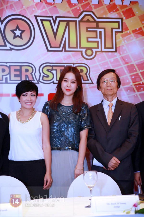 "Nữ hoàng nhạc phim" Baek Ji Young rạng rỡ xuất hiện tại Hà Nội 13