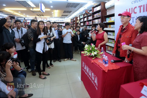 "T&ocirc;n Ngộ Kh&ocirc;ng" Lục Tiểu Linh Đồng nhiệt t&igrave;nh, th&acirc;n thiện với kh&aacute;n giả Việt Nam 7