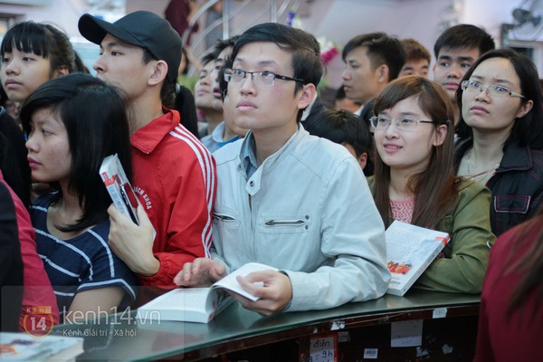 "T&ocirc;n Ngộ Kh&ocirc;ng" Lục Tiểu Linh Đồng nhiệt t&igrave;nh, th&acirc;n thiện với kh&aacute;n giả Việt Nam 15