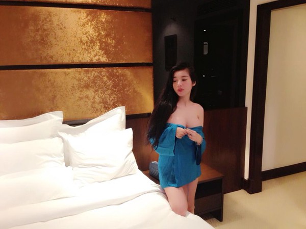 Ngỡ ng&agrave;ng v&igrave; v&oacute;c d&aacute;ng mảnh mai của Elly Trần khi mang thai 6